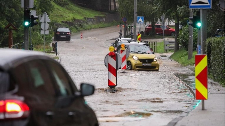 Novo nevrijeme u Zagrebu, poplavljen podvožnjak u Selskoj, voda opet ušla u Klaićevu