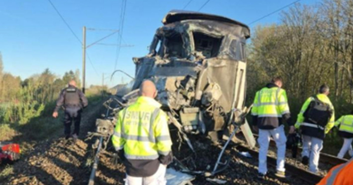 Sudarili se brzi vlak i vojni kamion u Francuskoj. Poginuo strojovođa