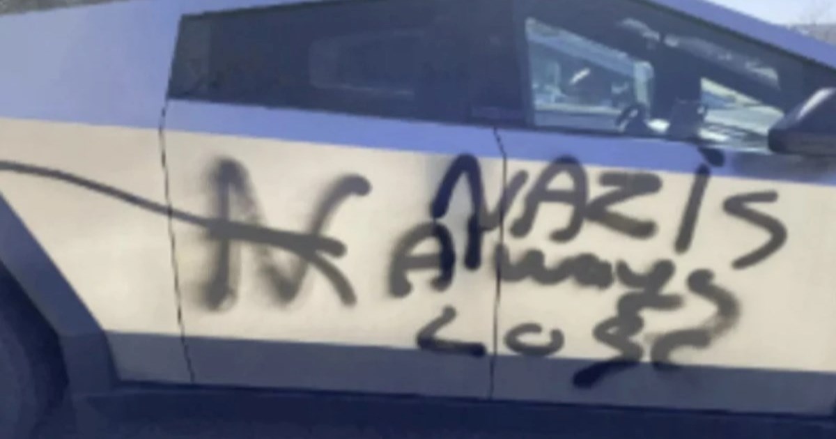 FOTO Sprejevima išarali pet Cybertruckova, snimile ih nadzorne kamere