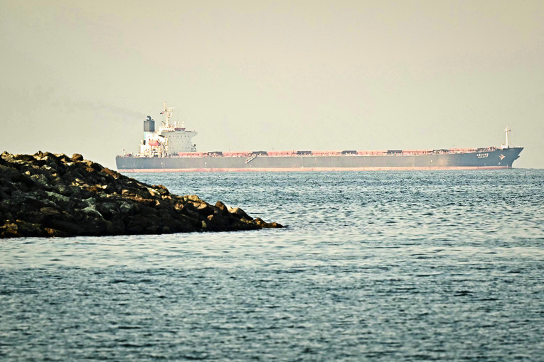 Tanker pogođen projektilima u moru kod Emirata
