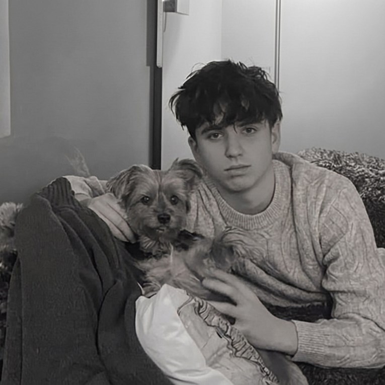 Identificiran Arthur (16) kojega je mama očajnički tražila, stradao je u baru