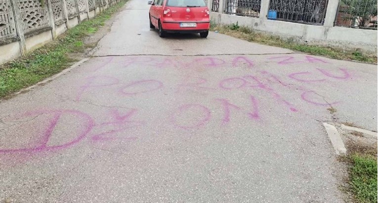 U slučaju ubojstva obitelji Đokić došlo do novog preokreta, u selu uznemirujuć grafit
