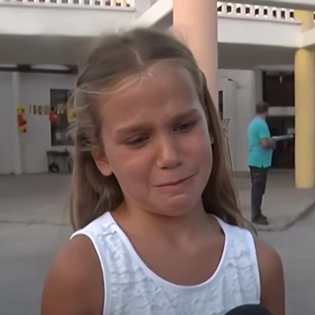 Djevojčica iz Srbije koja je plakala na prvi dan škole završila je osnovnu školu 🙂