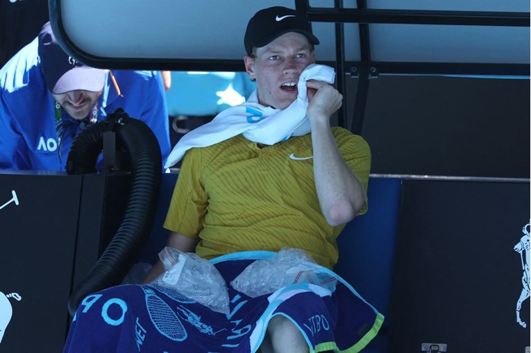 Sinner je povraćao, šepao i gubio. Onda je Australian Open navukao krov