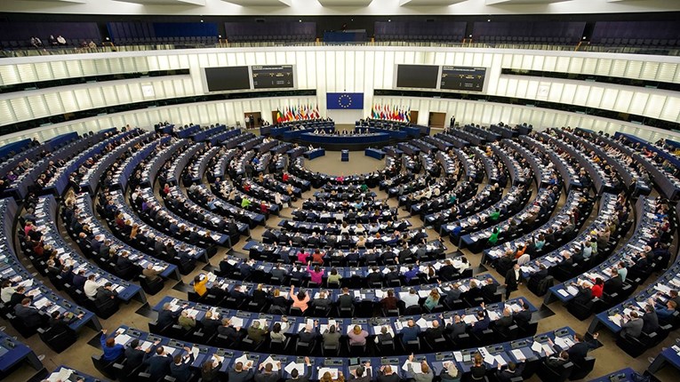 EP traži hitni potpuni embargo na uvoz ruske nafte, ugljena i plina