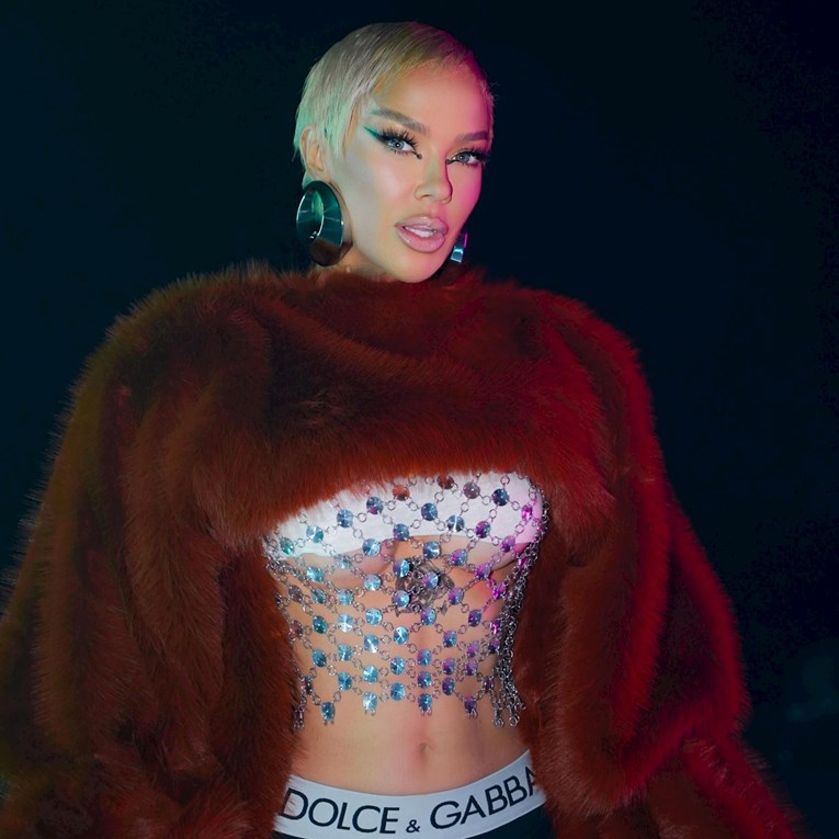 Maja Šuput objavila pjesmu 3 i 15. Kaže da ta pjesma "uopće nije ona"