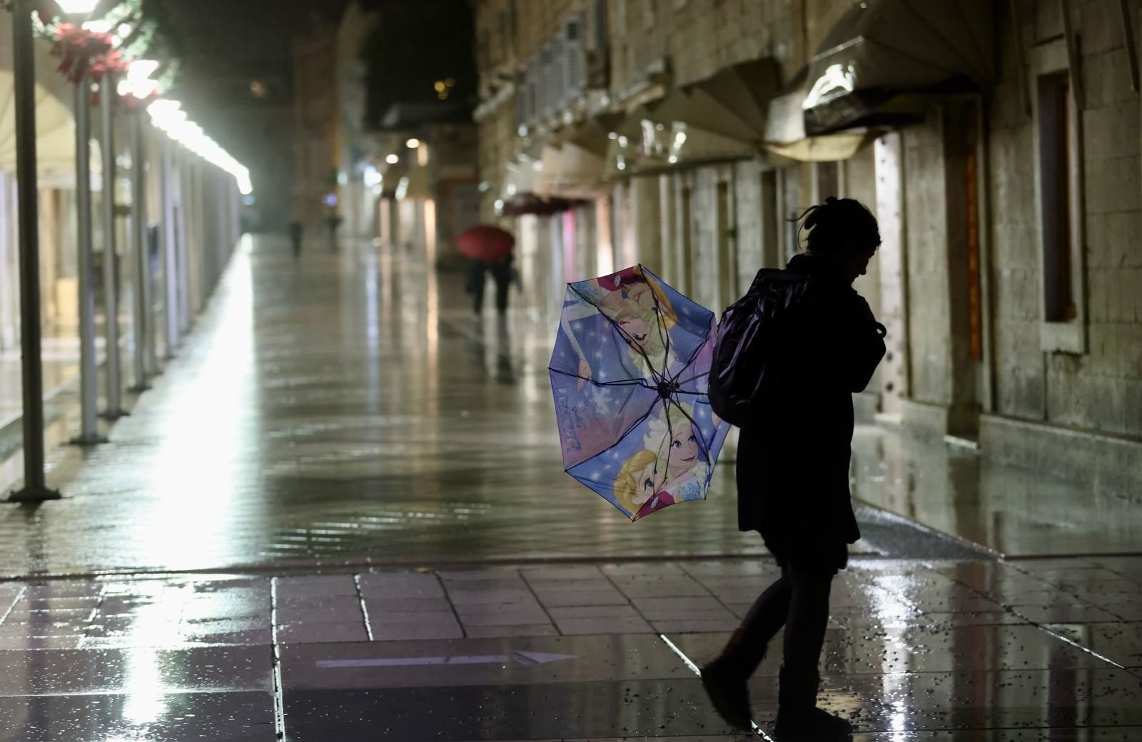 Nakon magle u većini zemlje i sunca u Primorju, idući tjedan kiša i snijeg