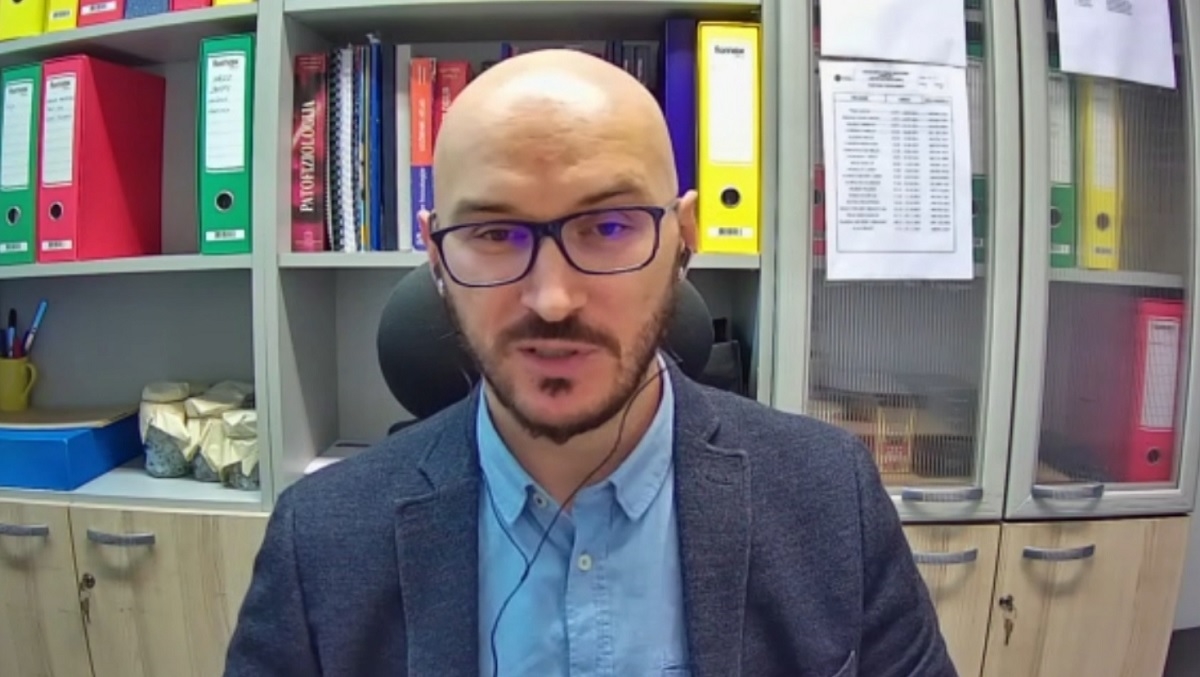 Virusni imunolog: Oprez je opravdan, omikron se širi brže od bilo kojeg soja dosad