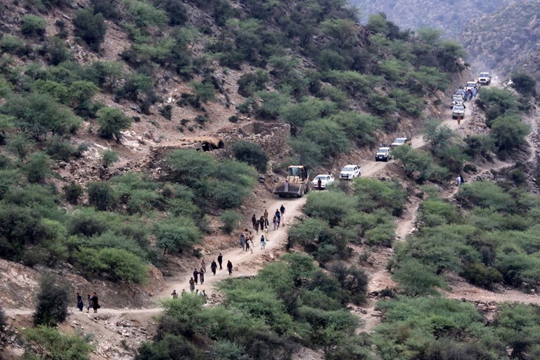 Spasitelji u Afganistanu pokušavaju doći do zabačenih sela, ponestaje vremena