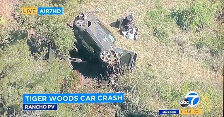 Tiger Woods nakon prometne nesreće odvezen na operaciju. Ima teške ozljede nogu