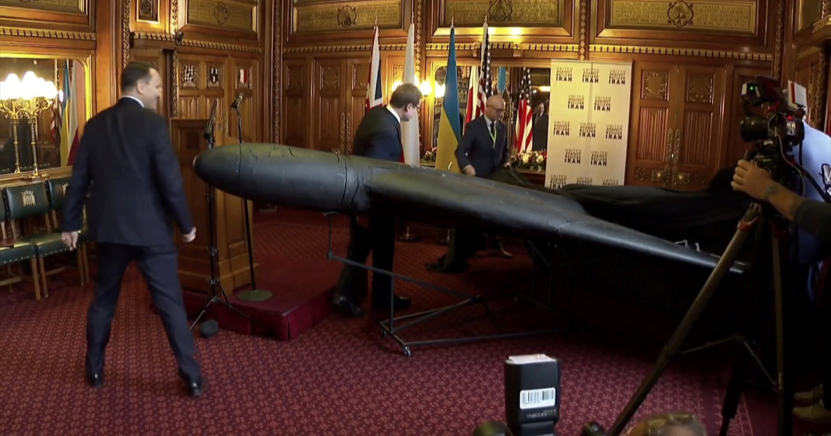 Poljski ministar donio dron u britanski parlament: "Moramo biti spremni na ruski udar"