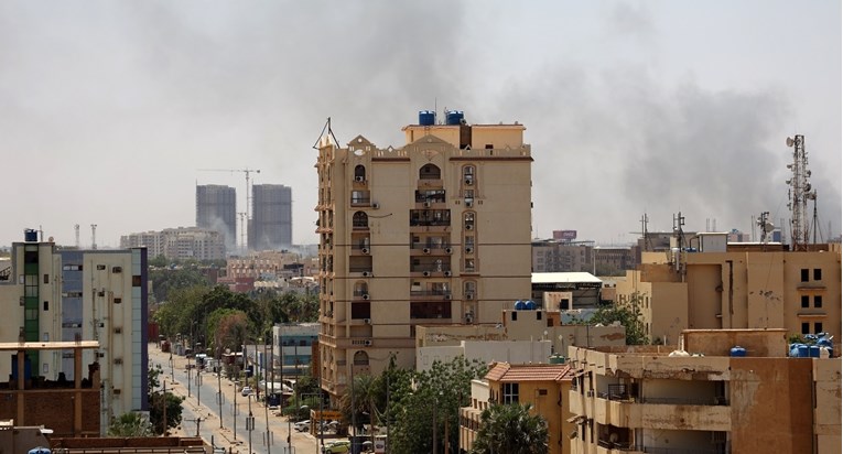 Sudanski general prekida pregovore s paravojskom. Nastavljaju se žestoki sukobi