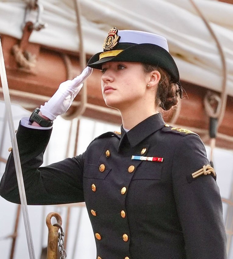 Španjolska princeza (19) na plaži odmarala od vojne obuke koju prolazi