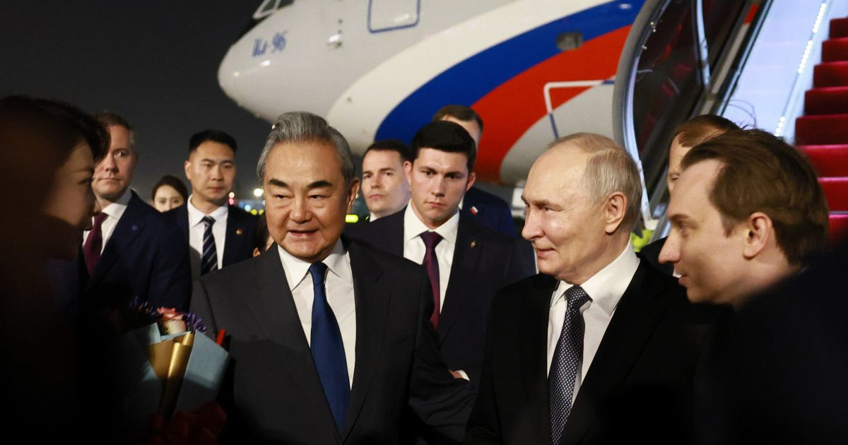 Putin stigao u Peking. Pokušat će produbiti partnerstvo s Kinom