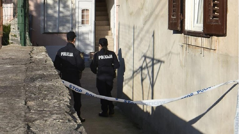 Mladić (20) u Dalmaciji nožem napao člana obitelji