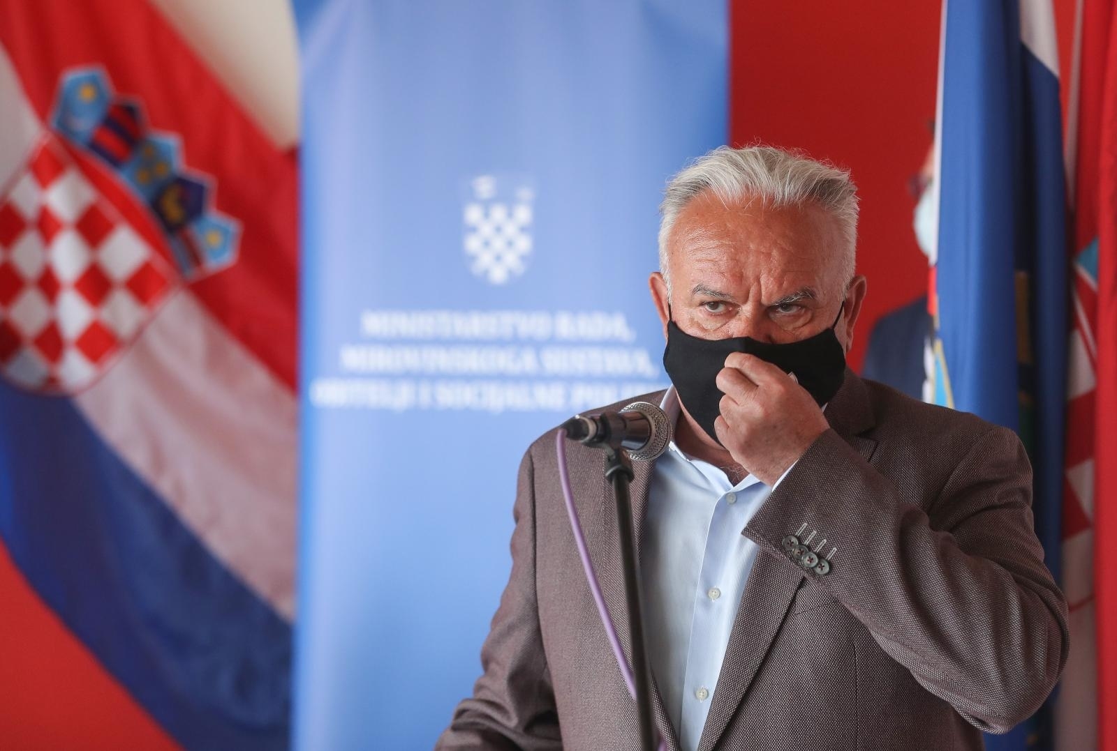 Odvjetnik: Dumbović nije slao poruke u kojima traži glasove