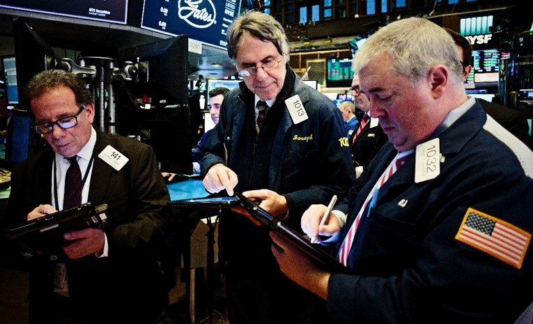 Wall Street blago porastao, trgovci oprezni