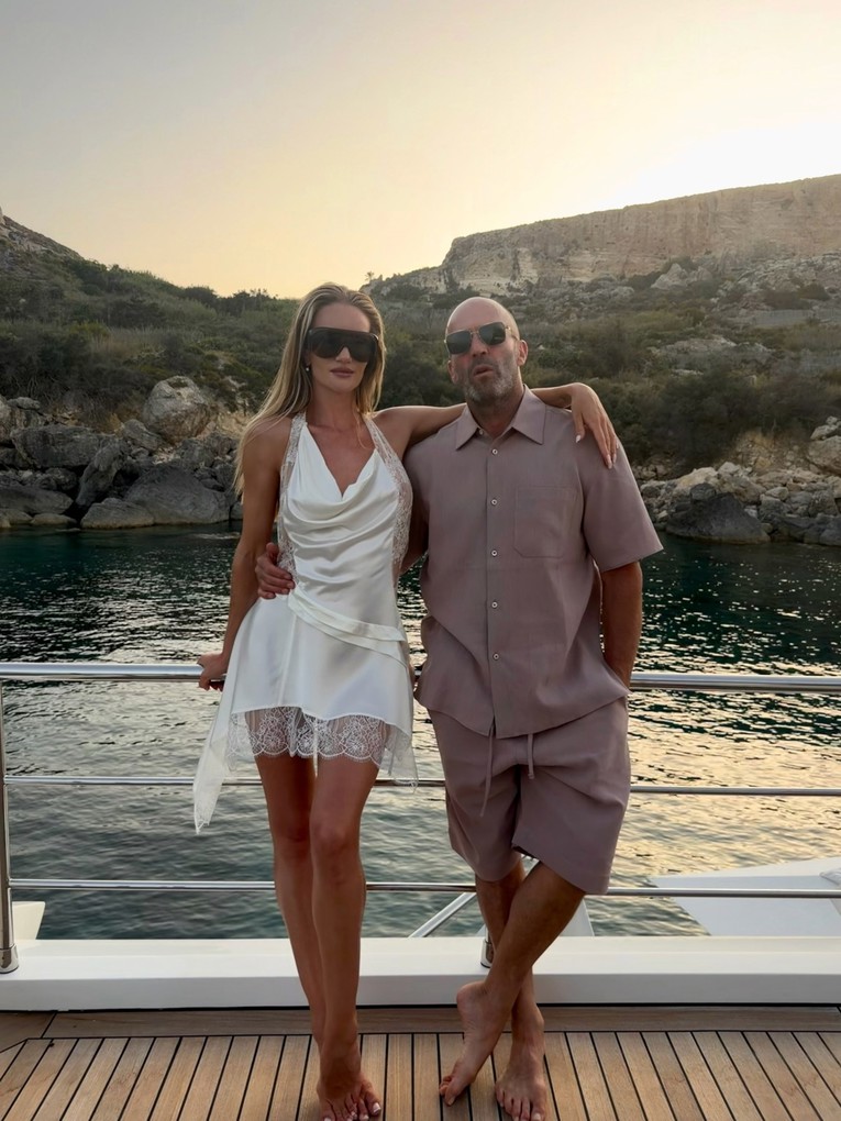 Rosie Huntington-Whiteley podijelila rijetke fotografije Jasona Stathama s djecom