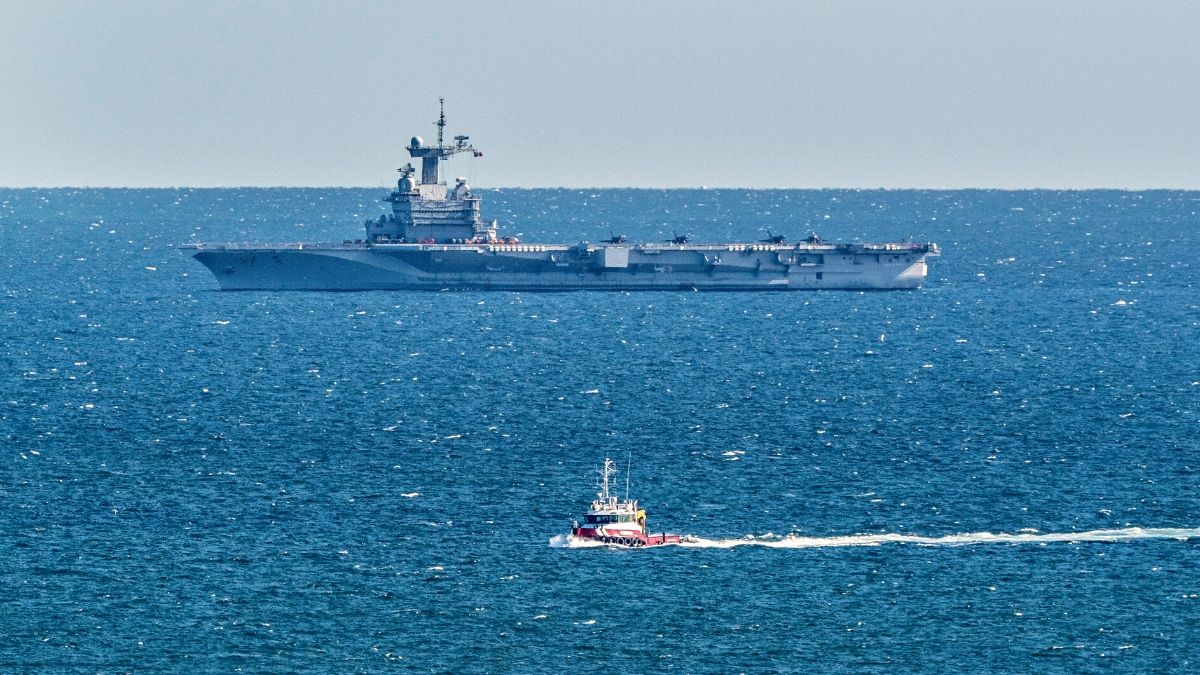 Francuski nosač aviona se hitno vraća u luku, sumnjaju na zarazu koronavirusom