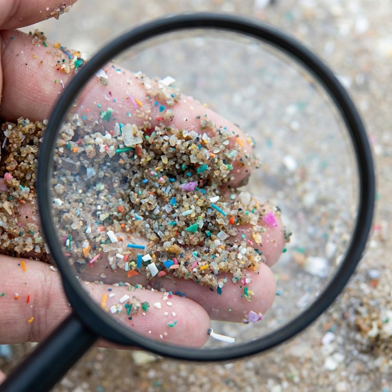 Korejci otkrili kako potpuno očistiti vodu od opasne mikroplastike