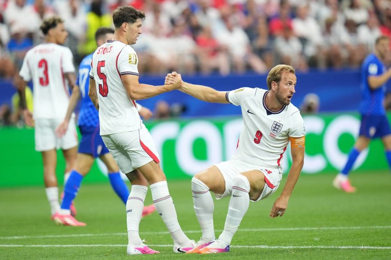 Englezi u problemima uoči Gane. Kane nosi zavoj