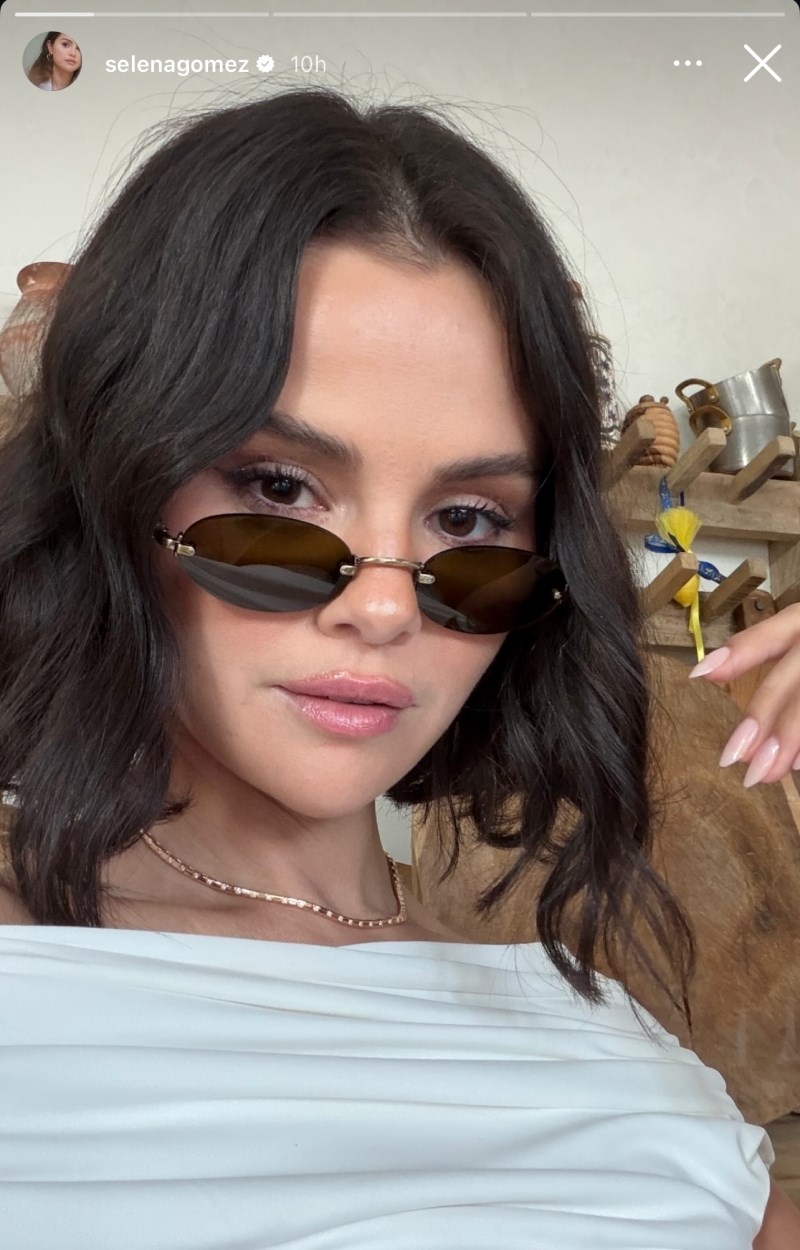 Vratile su se mikro naočale iz 2000-ih: Selena Gomez ih savršeno nosi