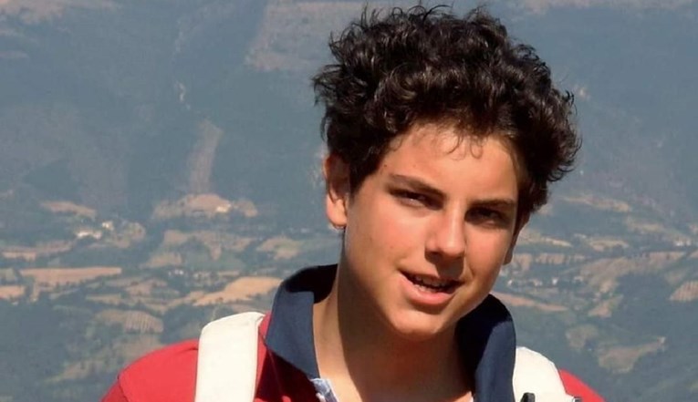 Vatikan je zbog smrti Pape odgodio proglašenje prvog sveca milenijalca