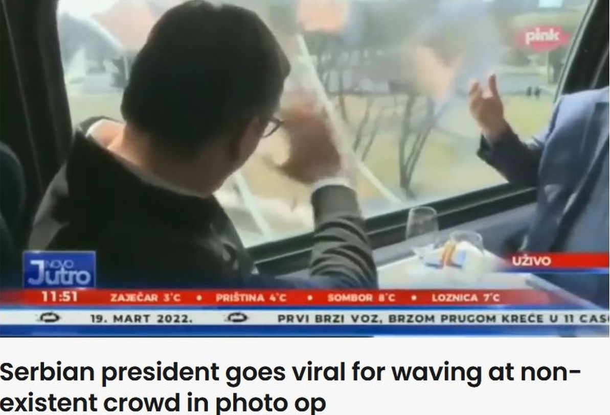 Strani mediji se raspisali o snimci Vučića iz vlaka: "Maše nevidljivoj gomili"