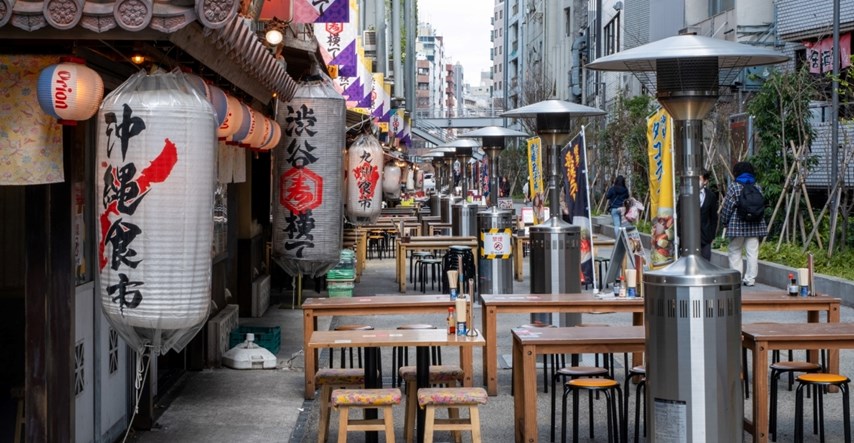 Japan se suočava s prekomjernim turizmom, u Tokiju zabranili alkohol na ulici