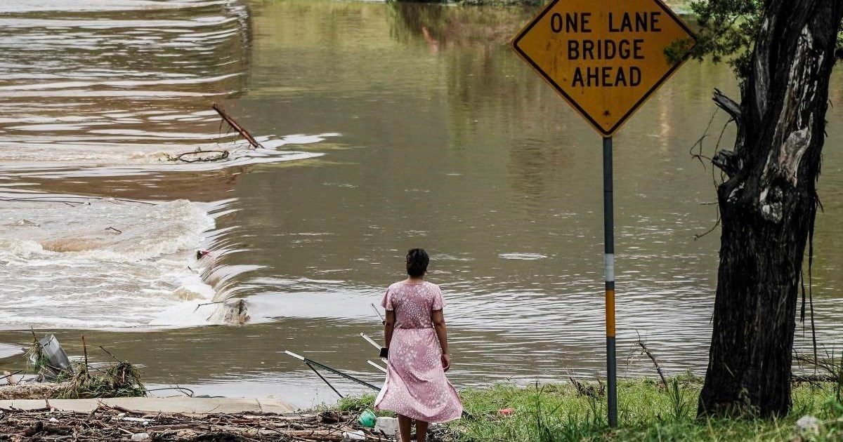 Broj mrtvih u poplavama u Teksasu skočio na 50. Traga se za desecima djevojaka