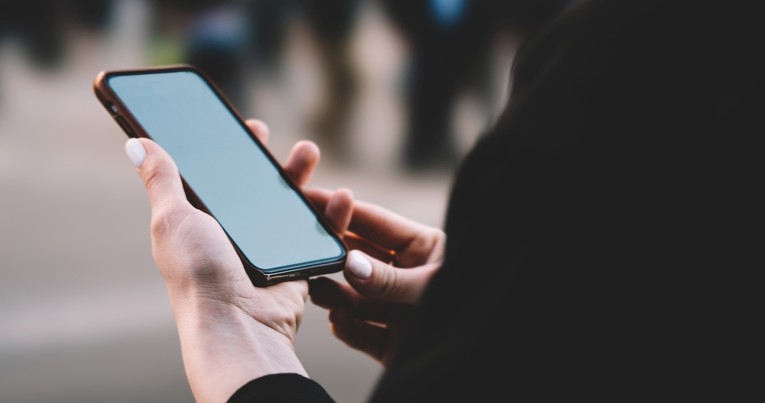EK predlaže pravila za mobitele, trebali bi trajati 2 do 3 godine i lako se popraviti