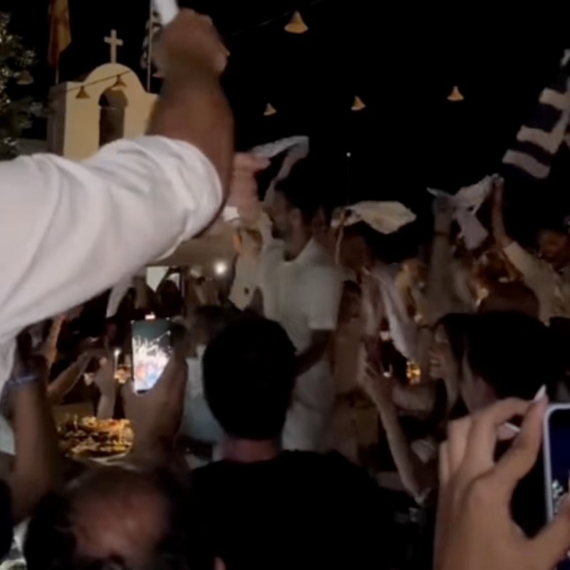 VIDEO Đoković se u restoranu u Grčkoj popeo na stol i zaplesao