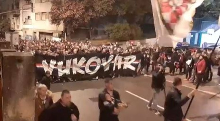 Torcida odradila svečani mimohod za žrtve Vukovara i Škabrnje