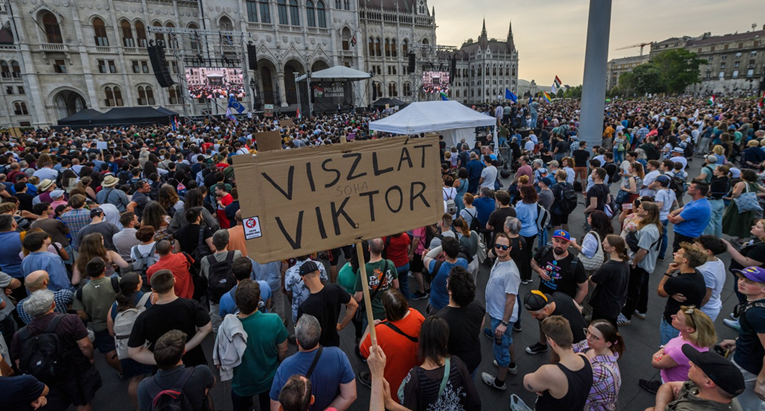 15.000 prosvjednika na trgu u Budimpešti. Skandirali su: Rusi, idite kući