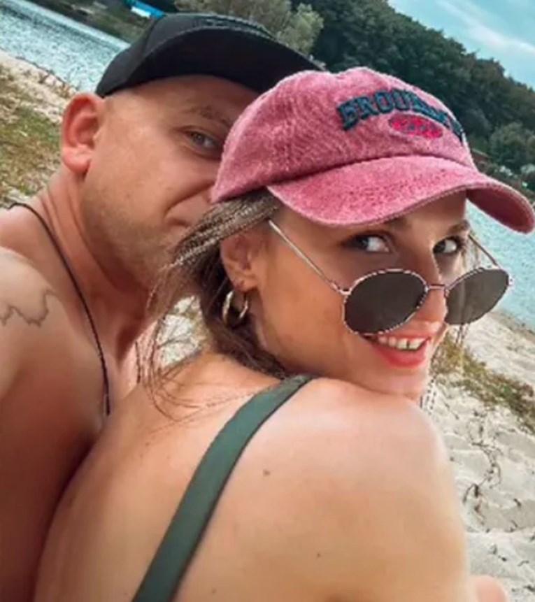 Poljski krajnje desni političar objavio vezu s interseksualnom manekenkom i dao otkaz