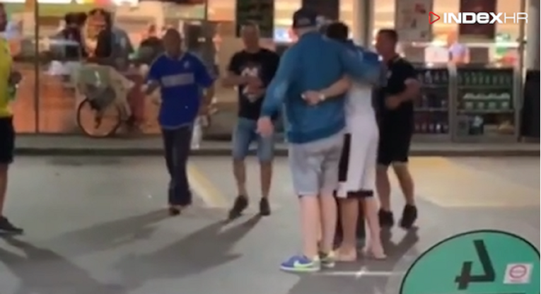 VIDEO Hajrovića zaustavili na pumpi, Samoanci s navijačima slavili na ulici