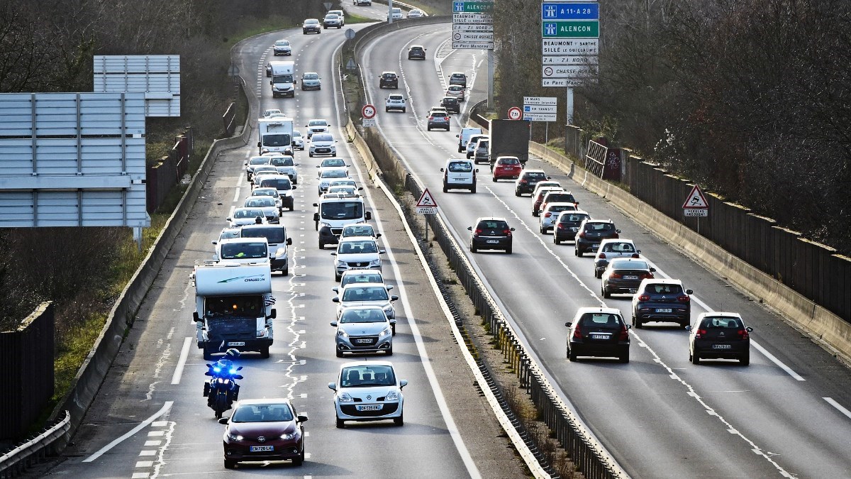 Tisuće prosvjednika protiv mjera u "konvoju slobode" dolaze u Pariz
