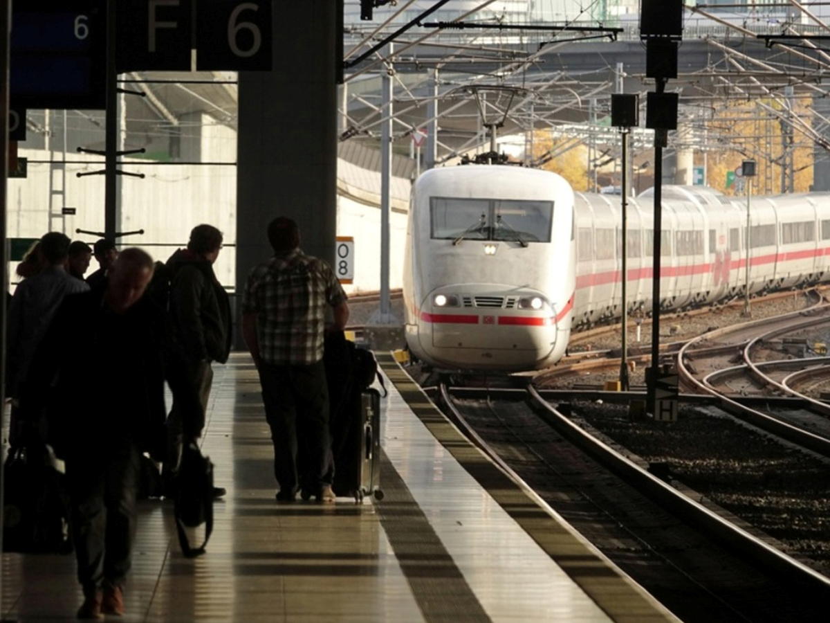 Njemica pokušala ući u vagon dok su se zatvarala vrata pa ugrizla radnika