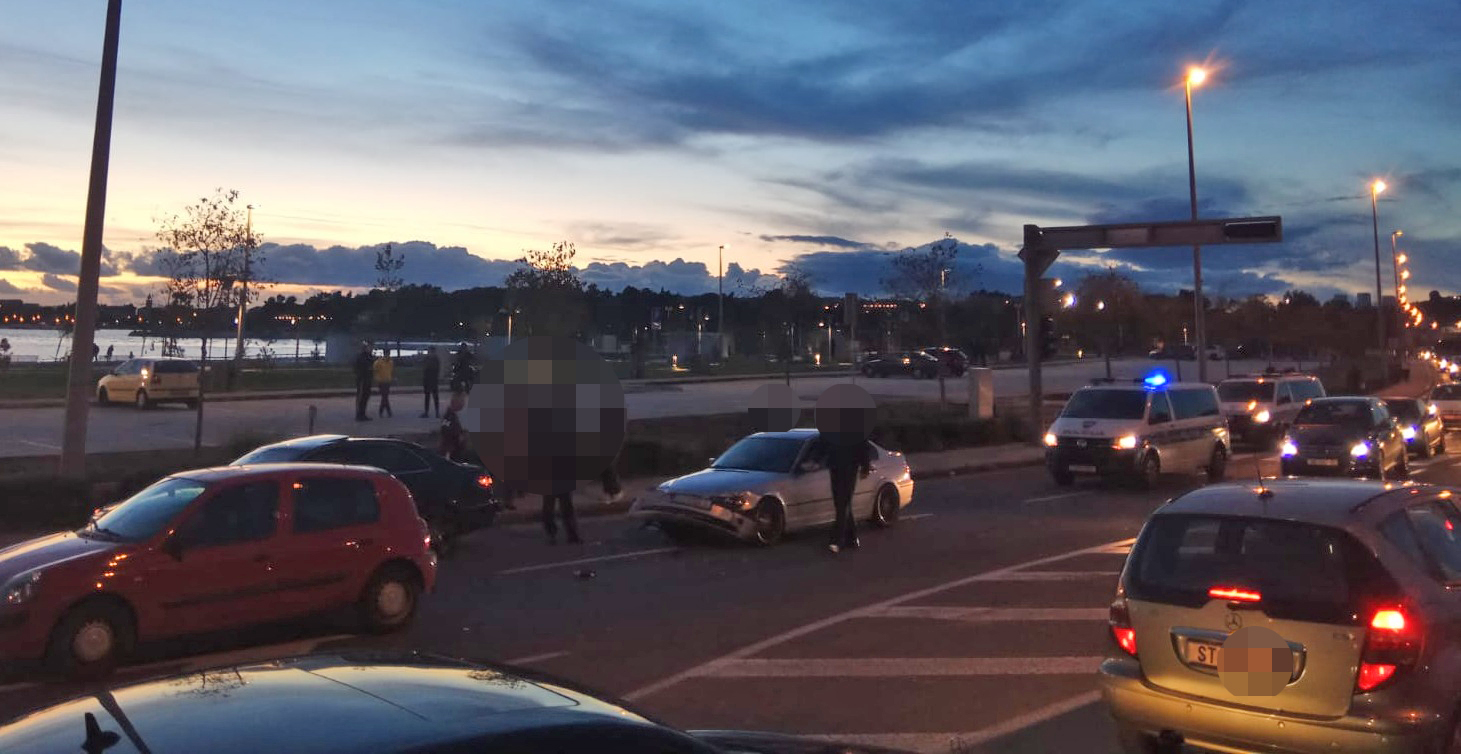 Lančani sudar u Splitu, dijelovi auta rasuti po cesti, stvaraju se velike gužve