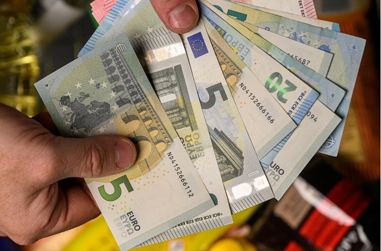 Potvrđeno: Evo koliko će godišnjeg dodatka dobiti umirovljenici i kad stiže na račune