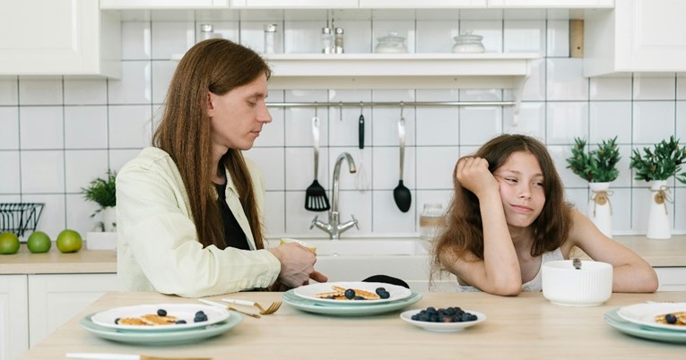 Dijete vas ne poštuje? Ovih pet stvari ne smijete činiti kao roditelj