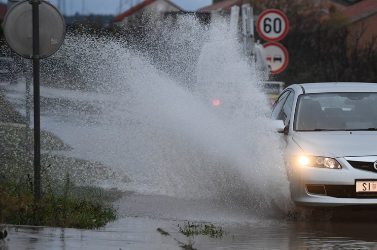 VIDEO Potop i u Šibeniku, pogledajte kako su izgledale ceste