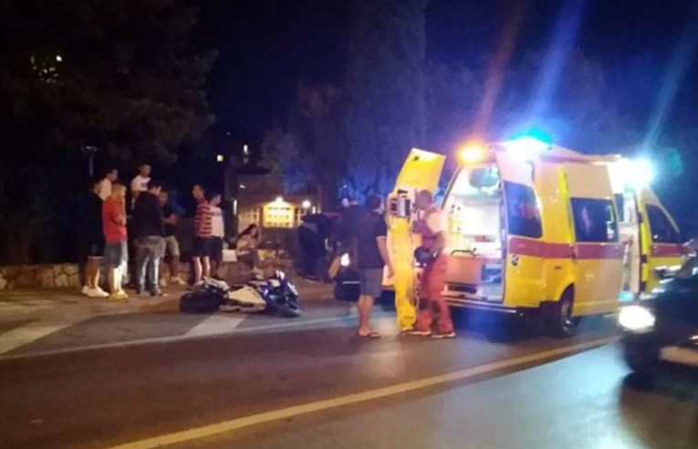 Nesreća u Dubrovniku: Taksi oduzeo prednost, vozačica motora (16) u bolnici
