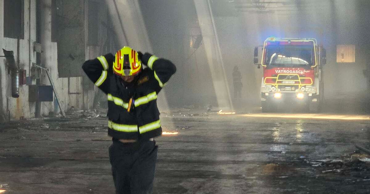 FOTO Požar u Donjim Andrijevcima. Gori prostor bivše tvornice PAN