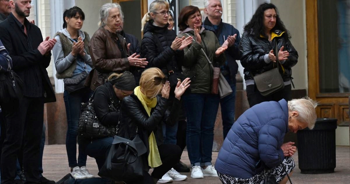 U Kijevu pokopan baletan. Prijavio se u vojsku dan nakon invazije, ubili ga Rusi