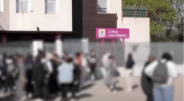 Djeca u Francuskoj pred školom pretukla učenicu: "Oblačila se neprimjereno za islam"