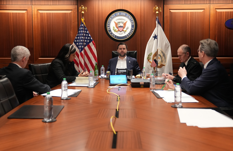 Širi se snimka iz 2024. Ovako je Vance govorio o ratu s Iranom