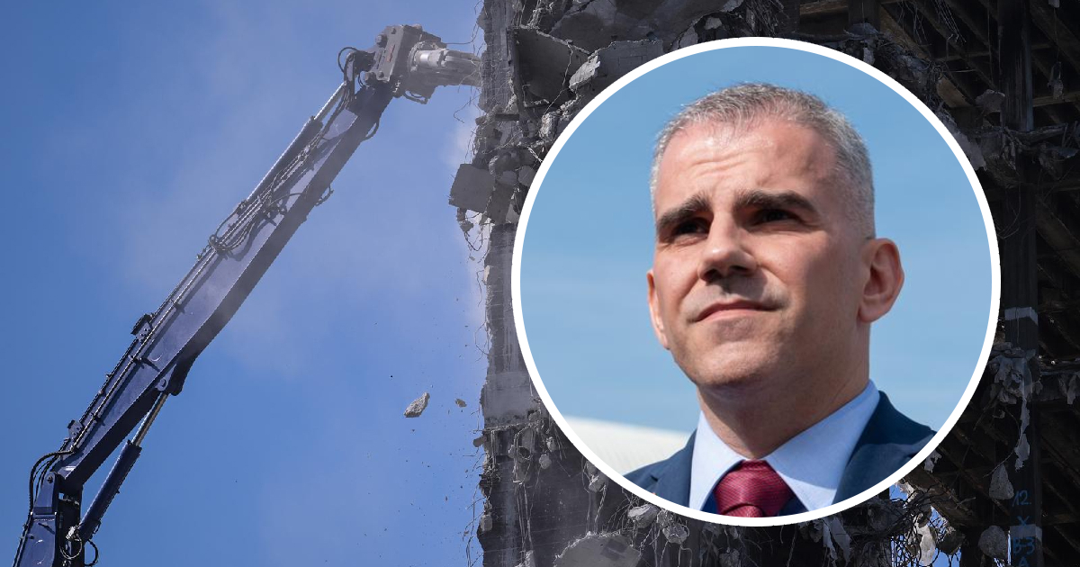 Državni tajnik o kvaru bagera za rušenje Vjesnika: "Zamjenski dio dolazi iz Nizozemske"