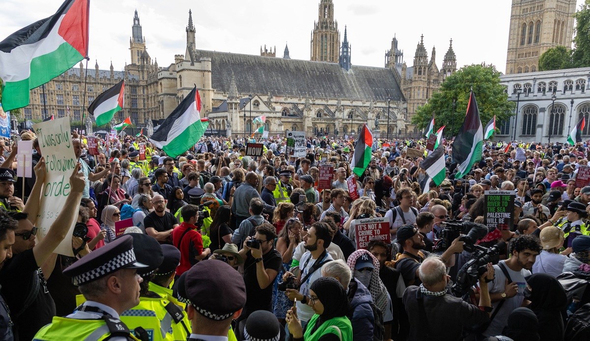 Britanci su u srpnju Izraelu dali uvjete. Nisu se ispunili pa su priznali Palestinu