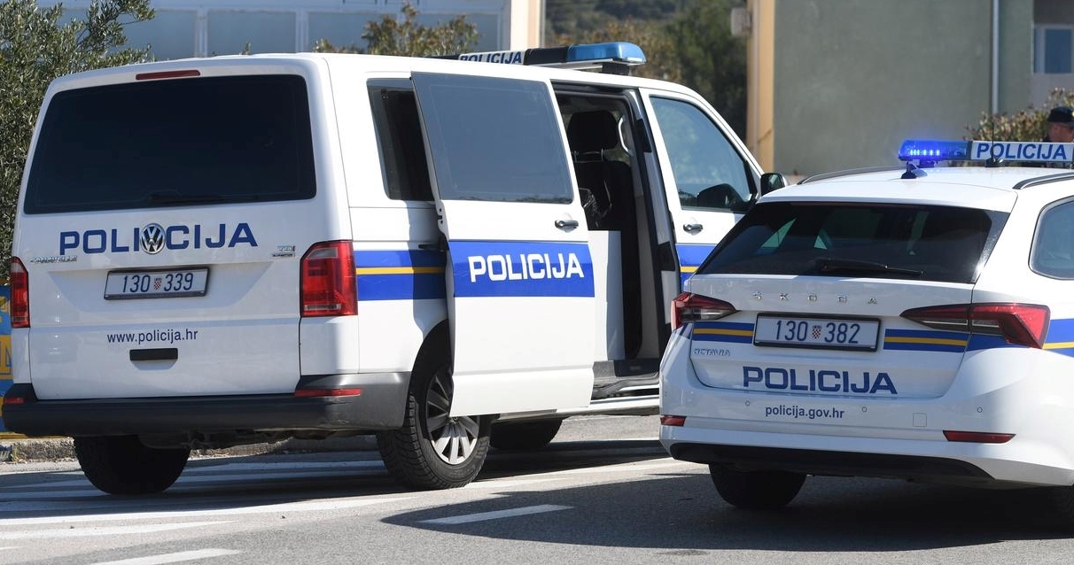 Muškarac (58) u Poreču pijan skrivio nesreću pa napao drugog vozača (18)